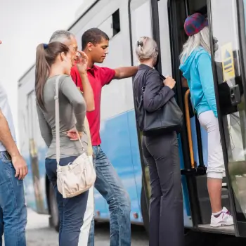 crowded bus for sogsoog